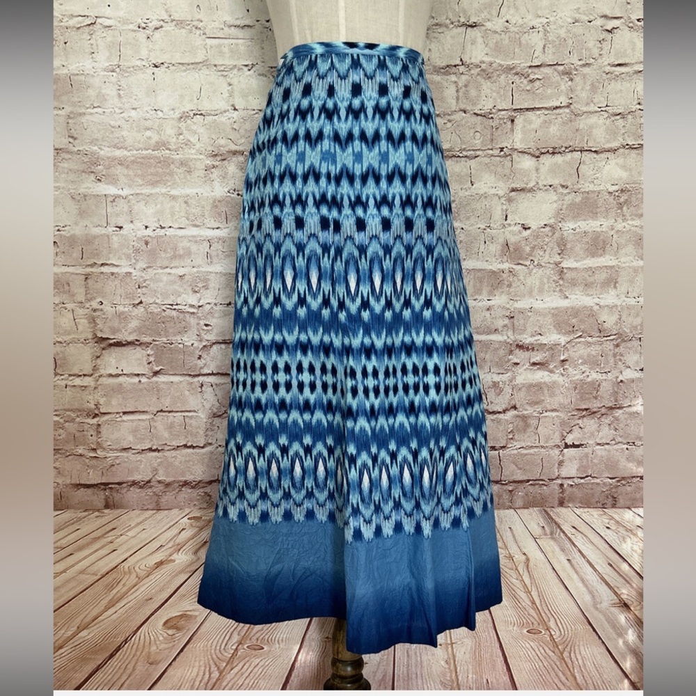 Liz & Co A-Line Blue Ikat Print Crinkle Midi Skirt